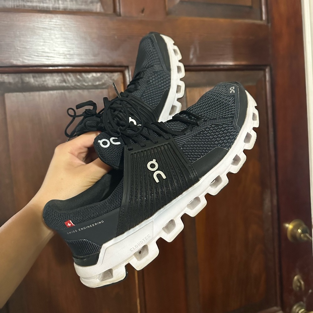 On Cloud Running Shoes - Swiss Engineering - Women’s 7.5